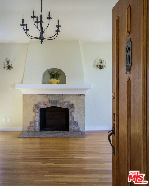 Tiny photo for 1122 S Hayworth Avenue, Los Angeles, CA 90035 (MLS # 25626599)