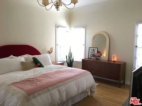 Tiny photo for 1122 S Hayworth Avenue, Los Angeles, CA 90035 (MLS # 25626599)