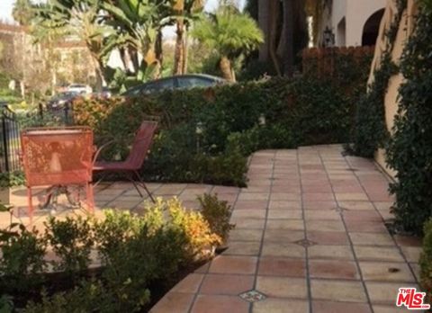 Tiny photo for 1122 S Hayworth Avenue, Los Angeles, CA 90035 (MLS # 25626599)