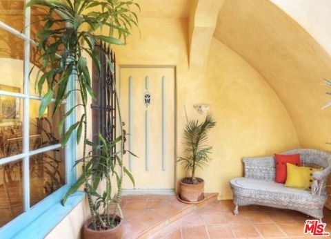 Tiny photo for 1122 S Hayworth Avenue, Los Angeles, CA 90035 (MLS # 25626599)