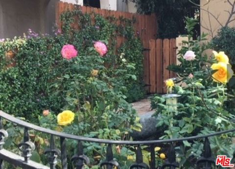 Tiny photo for 1122 S Hayworth Avenue, Los Angeles, CA 90035 (MLS # 25626599)