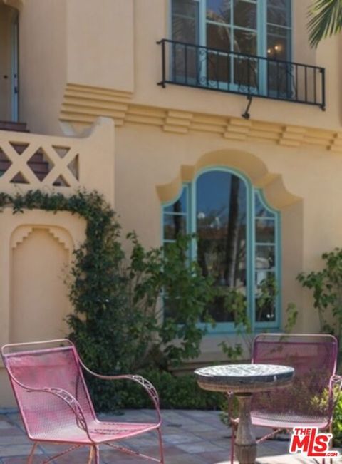 Tiny photo for 1122 S Hayworth Avenue, Los Angeles, CA 90035 (MLS # 25626599)