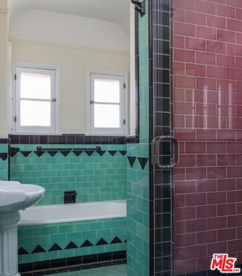 Tiny photo for 1122 S Hayworth Avenue, Los Angeles, CA 90035 (MLS # 25626599)