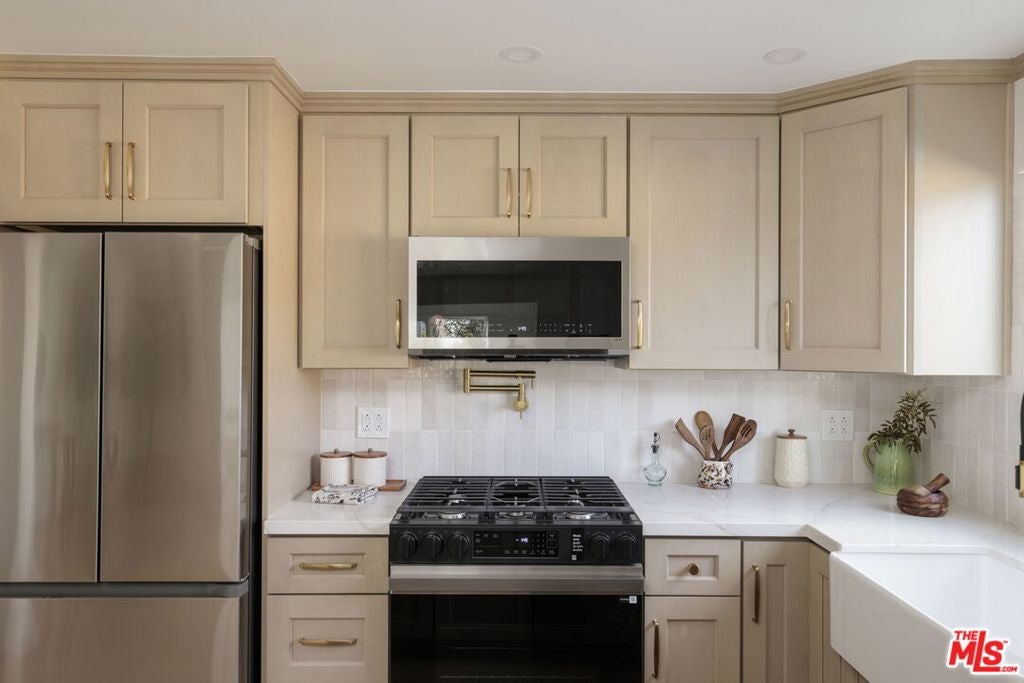 3030 Valle Vista Drive 27