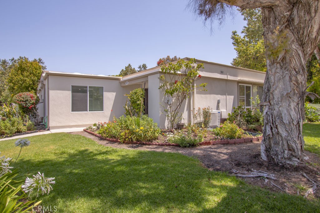 Welcome to this remodeled lovely cozy "Barcelona" 2 bedroom / 2 bathroom, corner unit. Nobody under or above and very nice convenient location.
Extended master bedroom, enclosed atrium, central A/C, open kitchen with island, refrigerator, washer/dryer, Vinyl wood flooring and smooth ceilings...
Laguna Woods Village offers many amenities and activities. It has 7 clubhouses, 5 swimming pools, 3 fitness centers, a 27 holes and a 9 holes executive
golf courses, tennis courses, pickle ball courses, 250+social clubs, free shuttles and many more... carport 549-3
