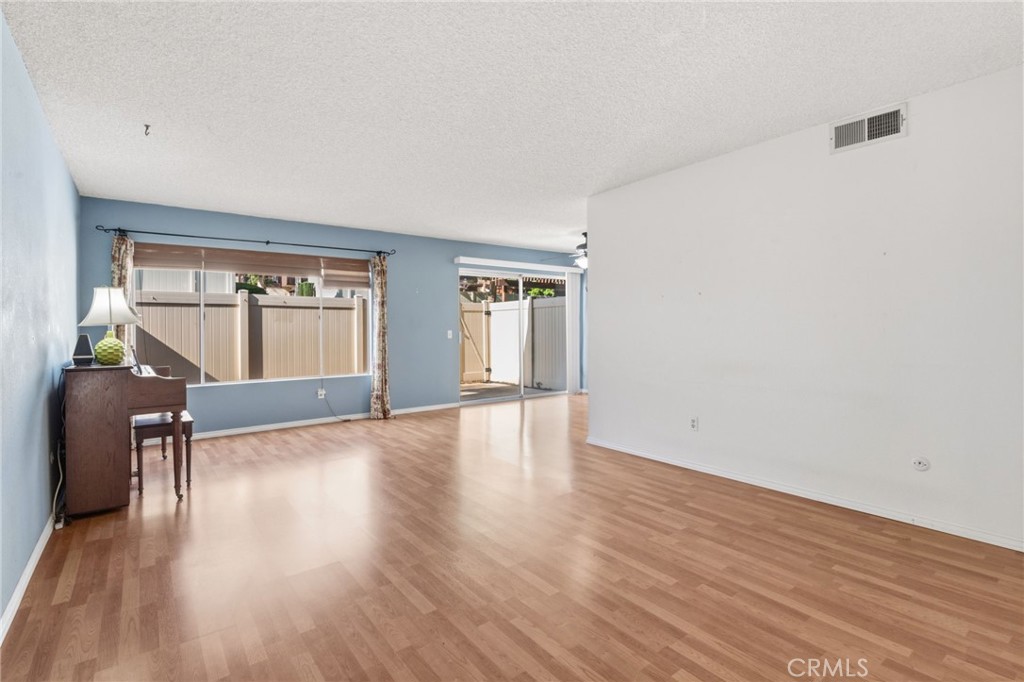 2112 Hawthorne Court