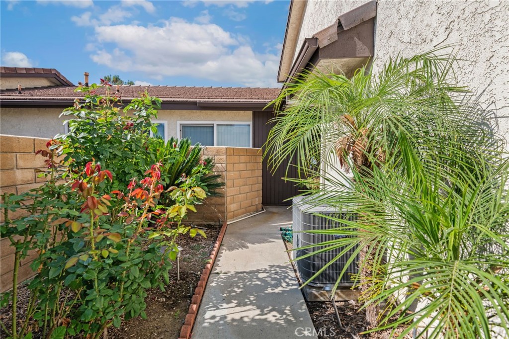2112 Hawthorne Court