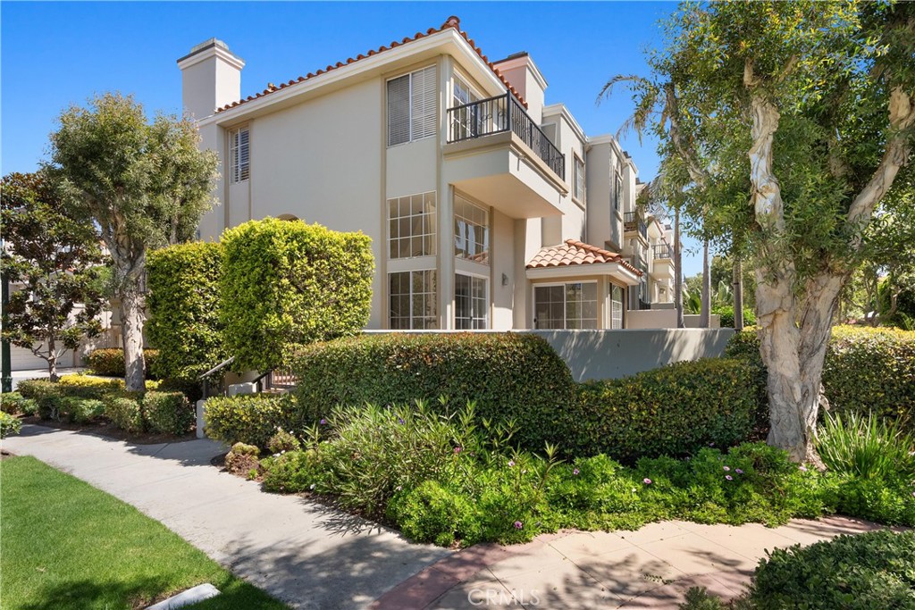 Great SeaCliff on the Greens Executive Townhome. Refreshed and ready to move in. Wonderful community, guard gated, secure and private. Great location, situated on a pretty greenbelt Lovely ocean views. The master bedroom and on suite bathroom bathroom are exceptional. Two closets, fireplace, walk in shower and bath tub. Dual vanities. The, secondary bedrooms are large in size. Upstairs is an addition loft space. Great home, in a great community just a short distance to the beach and Huntington County Club and Golf Course.