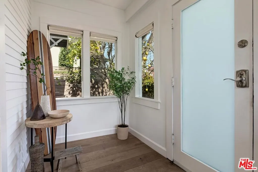 Venice, California 90291, United States, 1 Bedroom Bedrooms, ,1 BathroomBathrooms,Residential,Active,101945