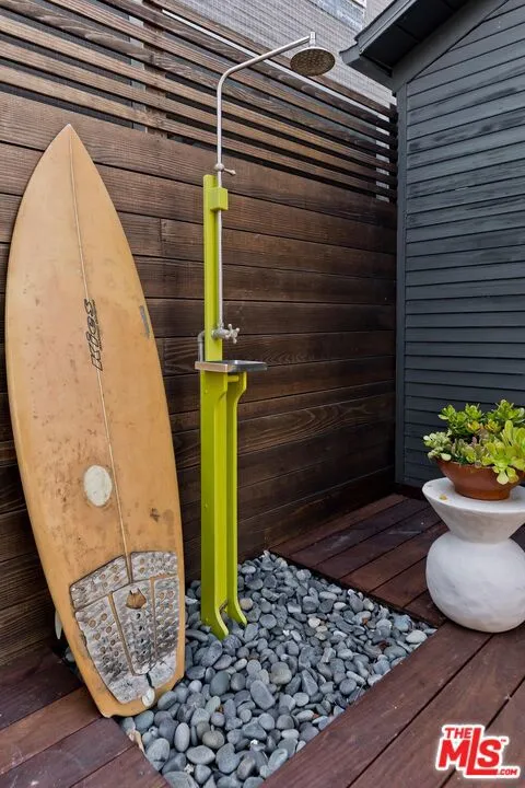 Venice, California 90291, United States, 1 Bedroom Bedrooms, ,1 BathroomBathrooms,Residential,Active,101945