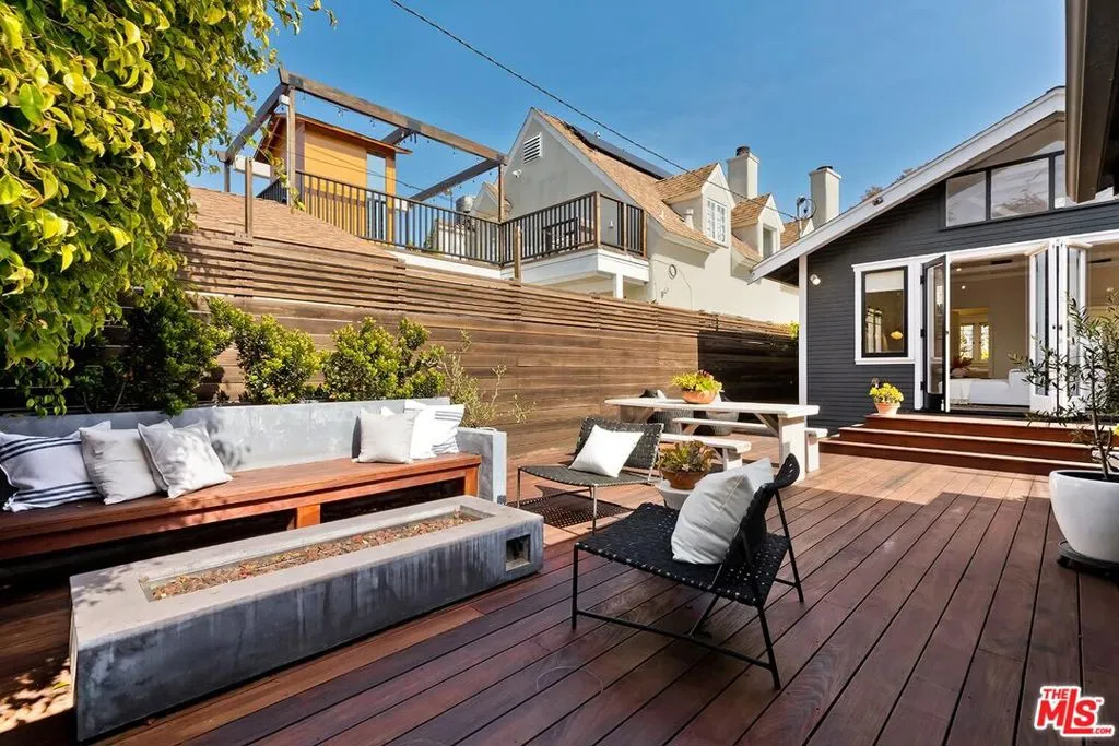 Venice, California 90291, United States, 1 Bedroom Bedrooms, ,1 BathroomBathrooms,Residential,Active,101945