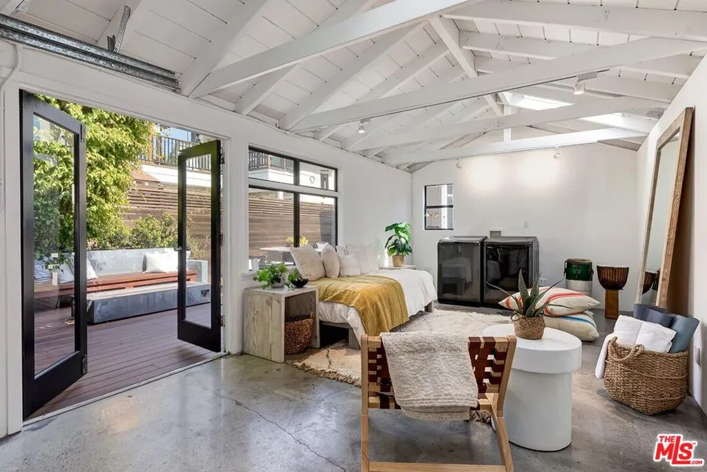 Venice, California 90291, United States, 1 Bedroom Bedrooms, ,1 BathroomBathrooms,Residential,Active,101945