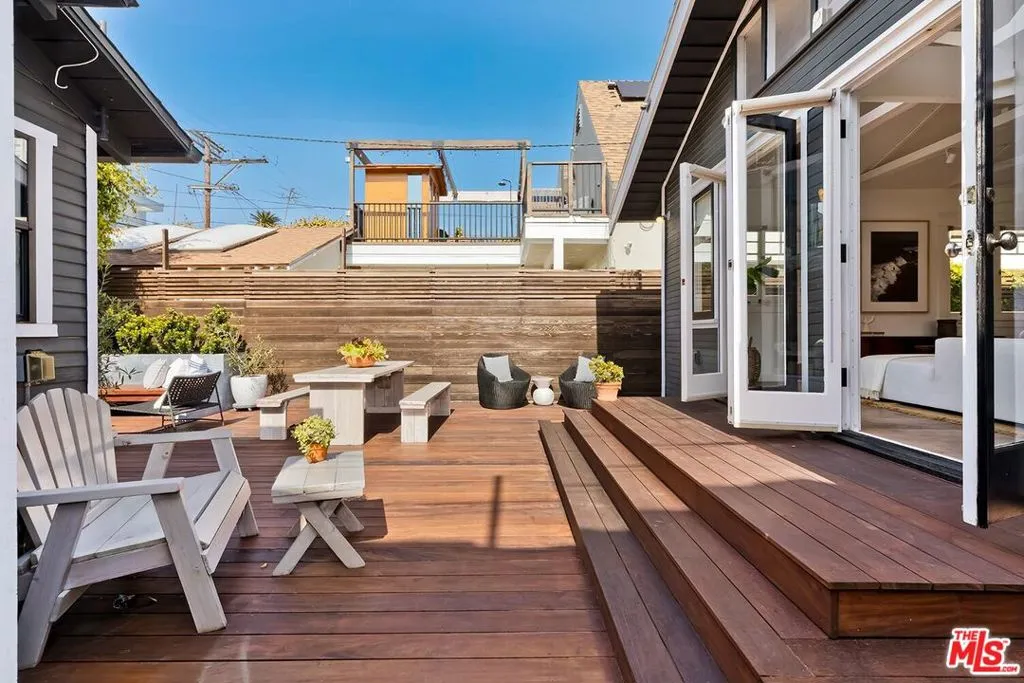 Venice, California 90291, United States, 1 Bedroom Bedrooms, ,1 BathroomBathrooms,Residential,Active,101945