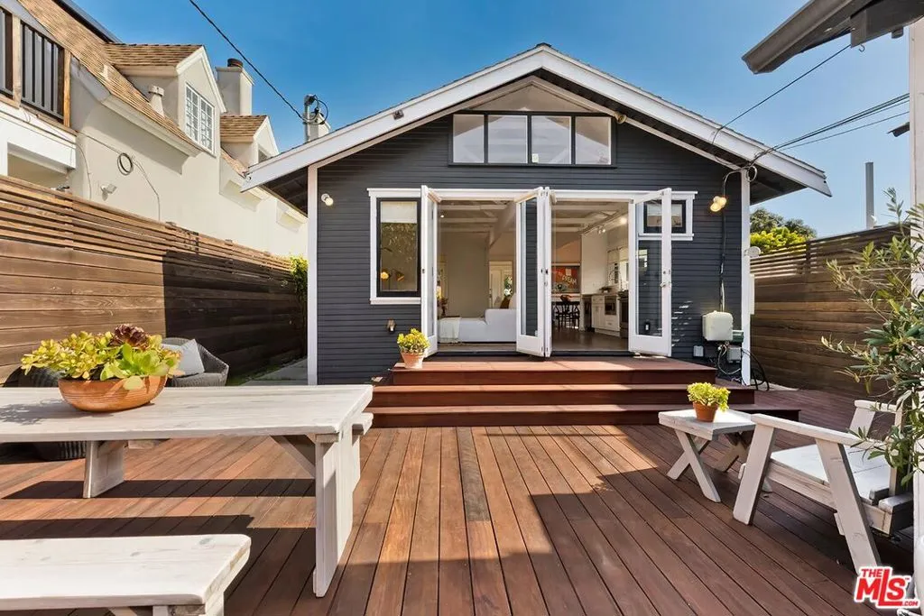 Venice, California 90291, United States, 1 Bedroom Bedrooms, ,1 BathroomBathrooms,Residential,Active,101945