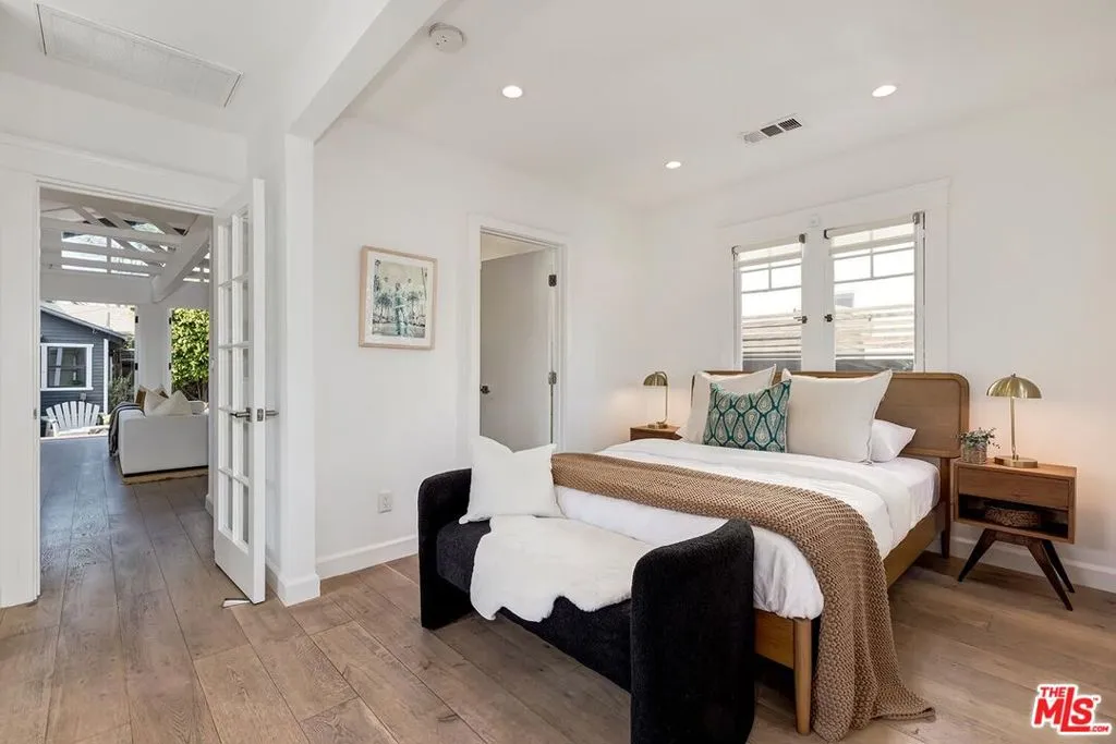 Venice, California 90291, United States, 1 Bedroom Bedrooms, ,1 BathroomBathrooms,Residential,Active,101945