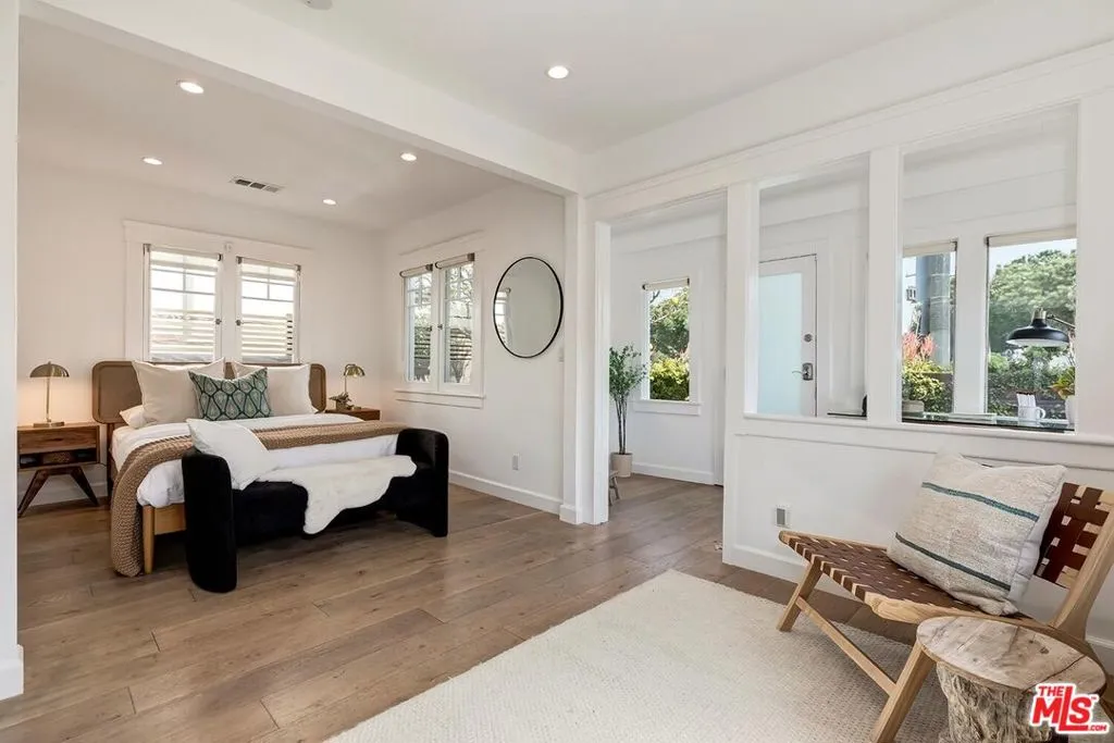 Venice, California 90291, United States, 1 Bedroom Bedrooms, ,1 BathroomBathrooms,Residential,Active,101945