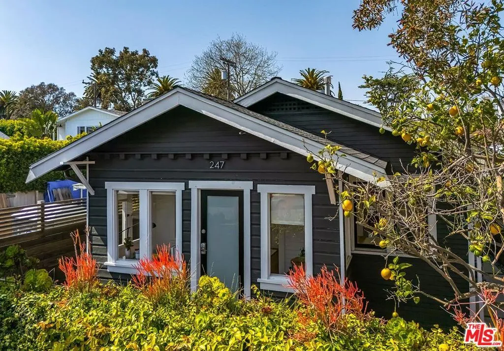 Venice, California 90291, United States, 1 Bedroom Bedrooms, ,1 BathroomBathrooms,Residential,Active,101945