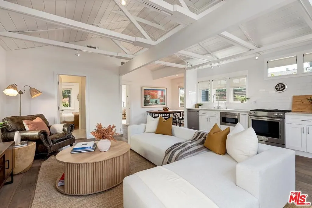 Venice, California 90291, United States, 1 Bedroom Bedrooms, ,1 BathroomBathrooms,Residential,Active,101945