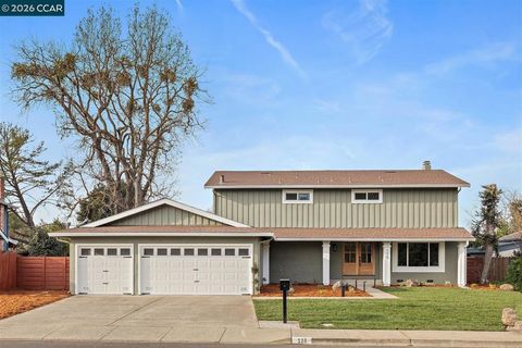 Photo of 125 Larkwood Circle Cir, Danville, CA 94526 (MLS # 41129909)