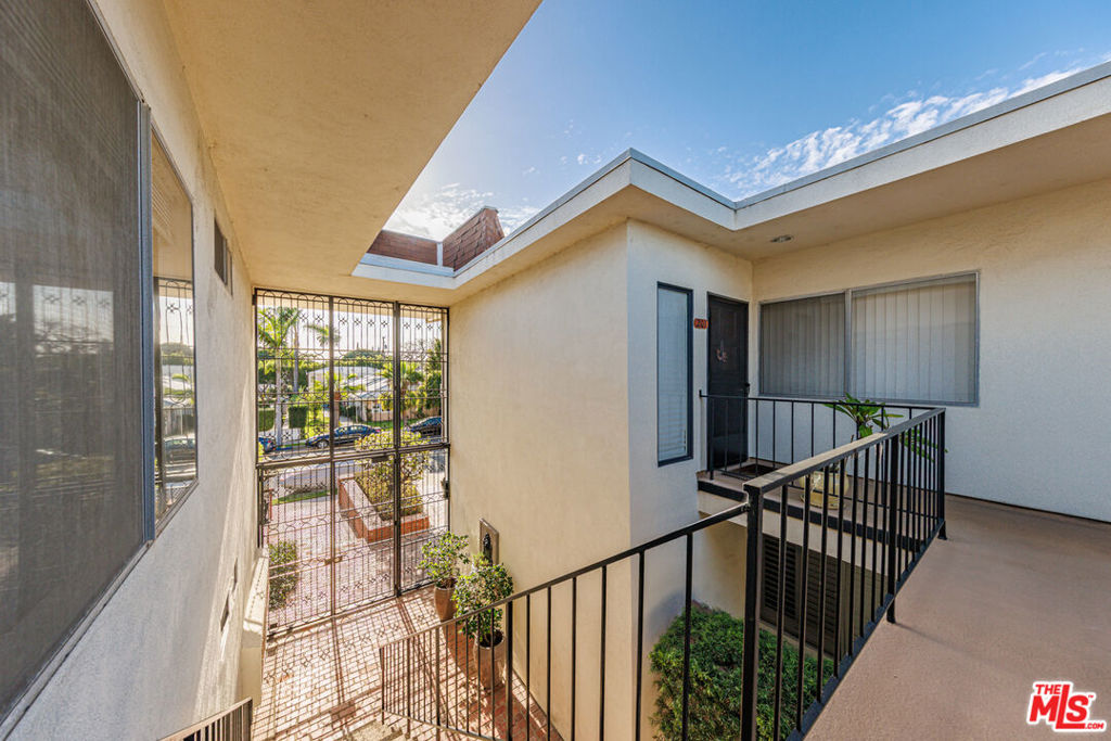 1522 S Centinela Avenue 210