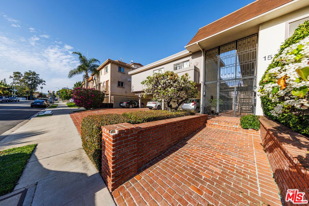 Photo of 1522 S Centinela Avenue #210, Los Angeles, CA 90025 (MLS # 26649061)