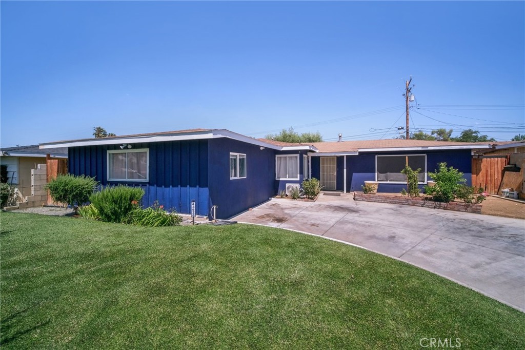 43926 3rd Street E
