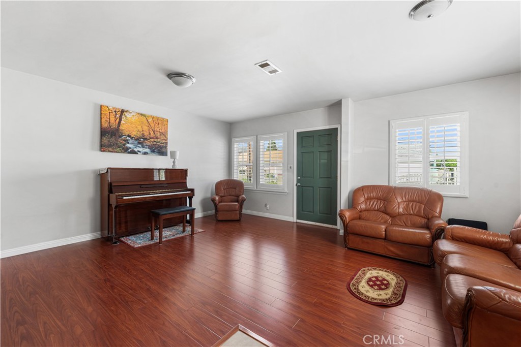 353 S Willard