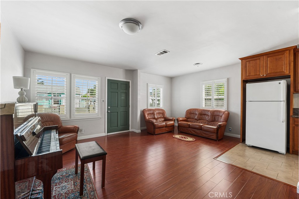 353 S Willard