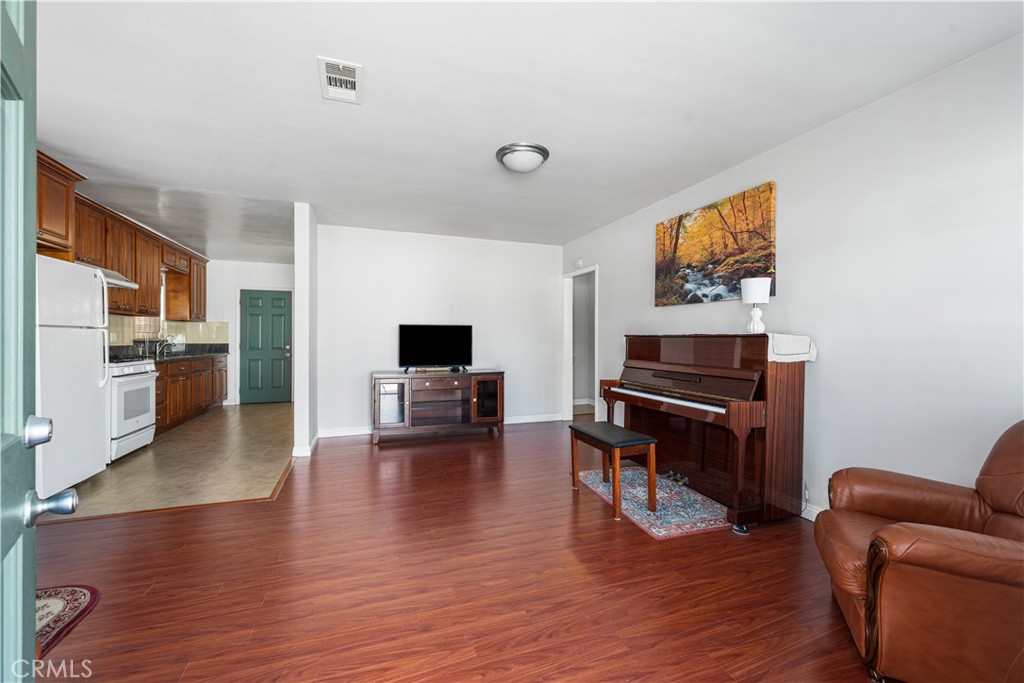 353 S Willard