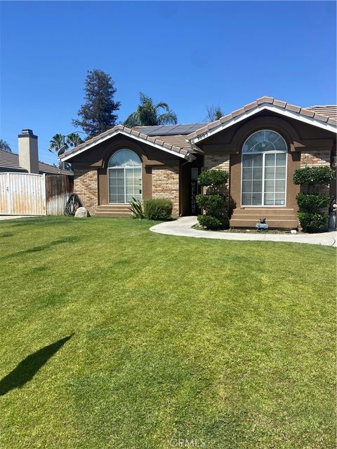 Photo of 3005 Green Mountain LN, Bakersfield, CA 93312 (MLS # PW26121398)