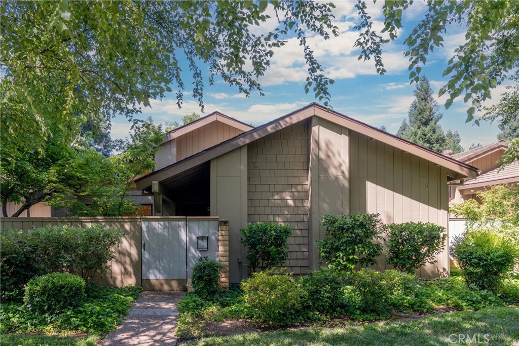 43 Pebblewood Pines Drive