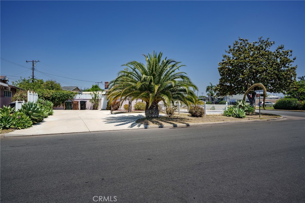 8851 La Grand Avenue