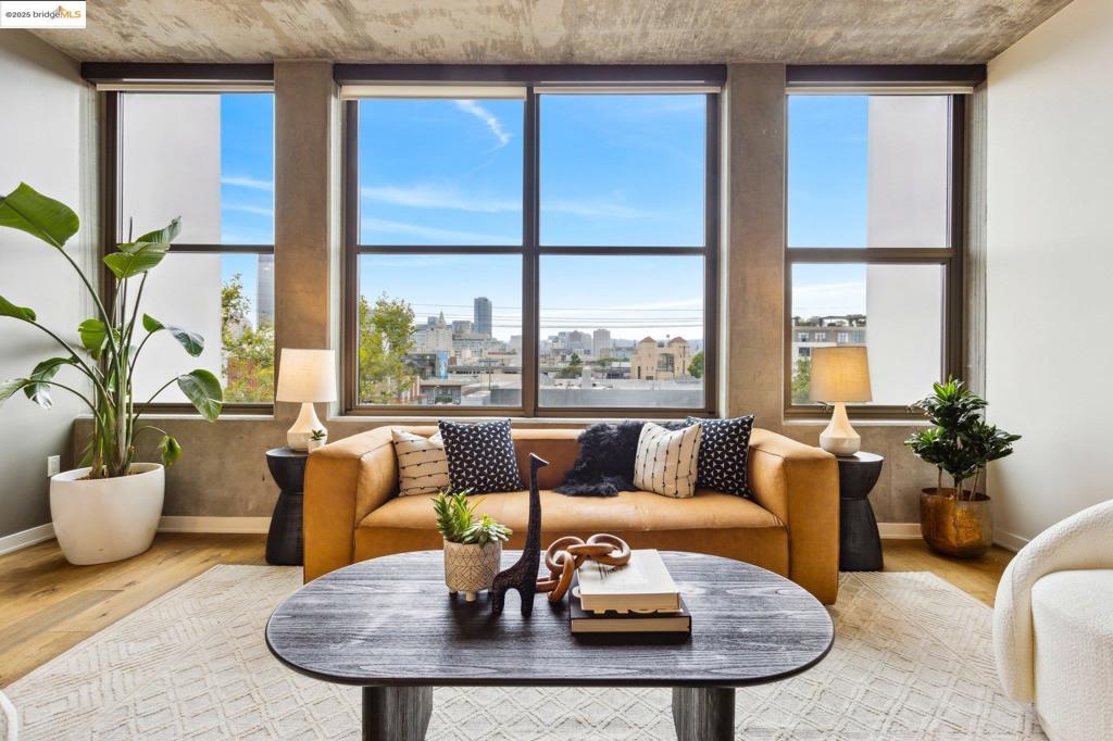 MOTIVATED SELLER! Incredible opportunity to get in to Jack Londons Premier Building - The Bond! Junior 1 bdrm/1 bath condo in the heart of Jack London Square! Built in 2009, with luxury engineered hardwood flooring, the 714 sq ft condo is modern and intimate. Modern kitchen with large ample storage, and stainless steel Bosch appliances. In-unit laundry w/ storage, two closets in the junior bedroom, full bathroom with shower over tub off the bedroom, with external access for guests.and deeded one car parking in the enclosed garage. The Bond is one of Jack London Squares NEWEST condo buildings and amenities include 7 days a week concierge services to assist with easy living, outdoor courtyard with BBQ, 4,000-square-foot private dog park, 24-hour business center with wi-fi, fully-equipped, air-conditioned gym with Technogym equipment and yoga area, gated parking and bicycle storage, electric-car charging stations, and keyless-access controls to common areas. Located in Jack London Square, Oakland’s vibrant waterfront district, and blocks from the sunday farms market, Farmhouse Thai, Forge, epic Sunsets, the freeway, BART, the Ferry and Amtrak! Views: Downtown