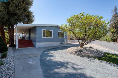 Photo of 301 Avendia Flores, Pacheco, CA 94553 (MLS # 41128756)