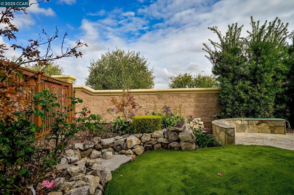 TRILOGY VINEYARDS - Residential