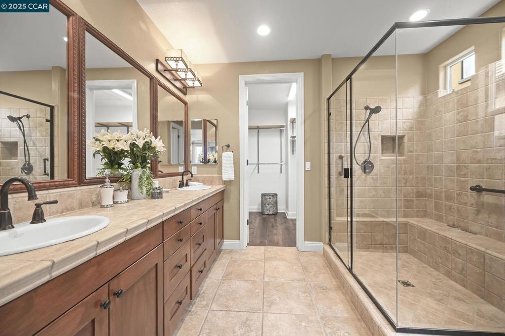 TRILOGY VINEYARDS - Residential