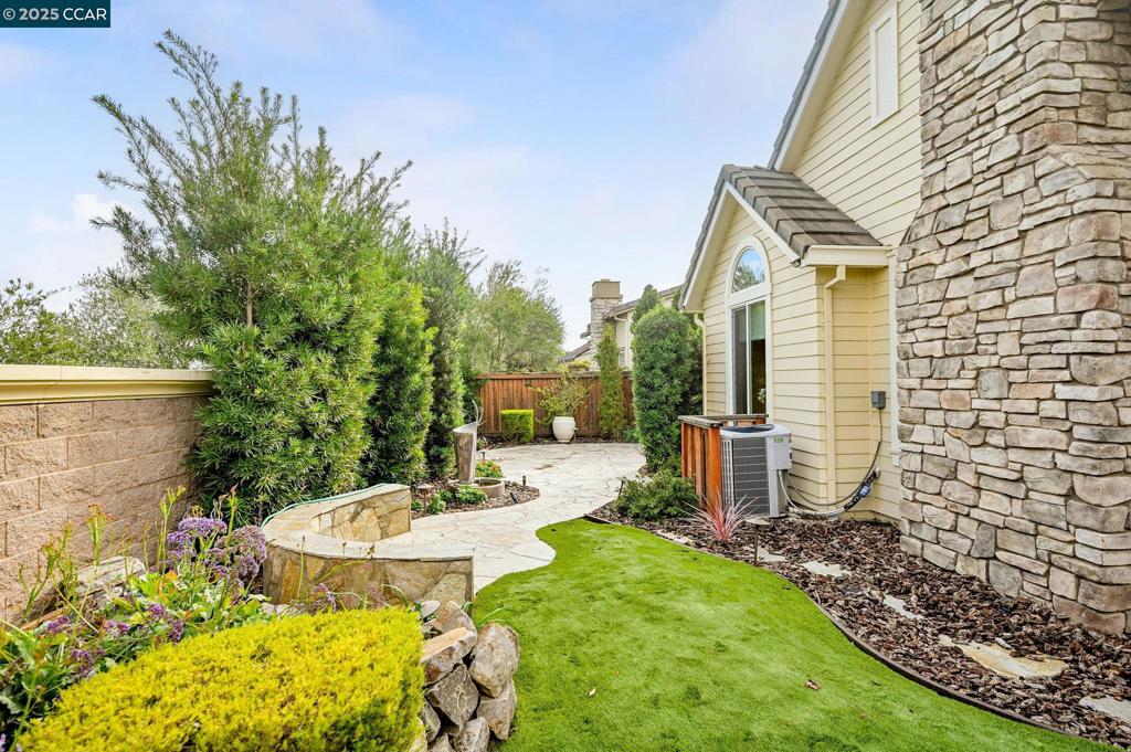 TRILOGY VINEYARDS - Residential