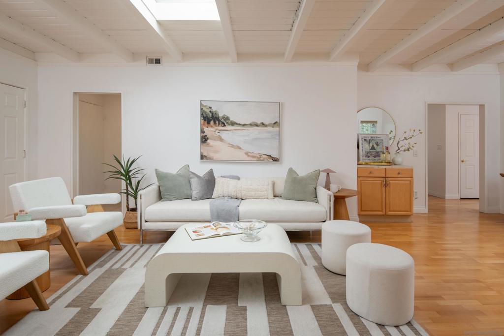 5353 Van Nuys Pl