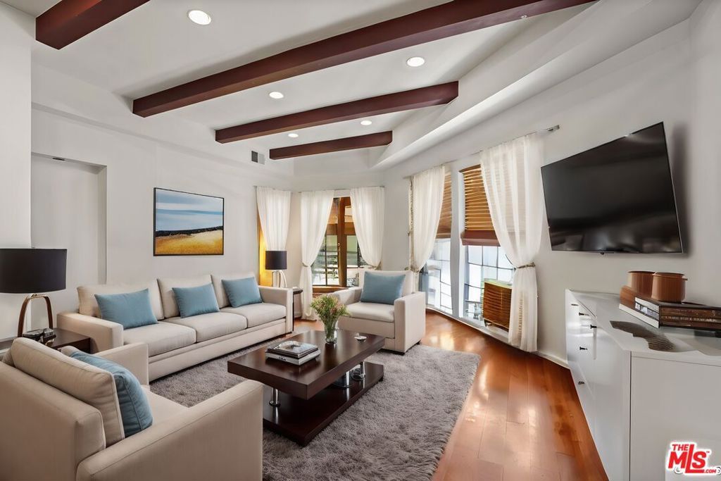 Photo of 2477 Coolidge Avenue, Los Angeles, CA 90064 (MLS # 25604671)