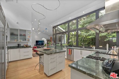 Photo of 354 14th Street, Santa Monica, CA 90402 (MLS # 26653359)