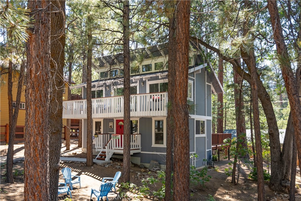 Your Big Bear adventure starts here! Tucked away on a gorgeous, tree-studded lot, this cozy cabin feels like a true mountain escape—yet you’re right in the middle of it all. Hit the slopes at Bear Mountain or Snow Summit in minutes, then swing by The Village for dining, shopping, and a stroll by the lake. In winter, it’s your warm retreat after a powder day; in summer, it’s your shady hideaway for BBQs, lazy afternoons under the trees, and relaxing in the hot tub on the large back deck. Central to all of Big Bear’s best activities, this is the perfect spot to make memories all year long!