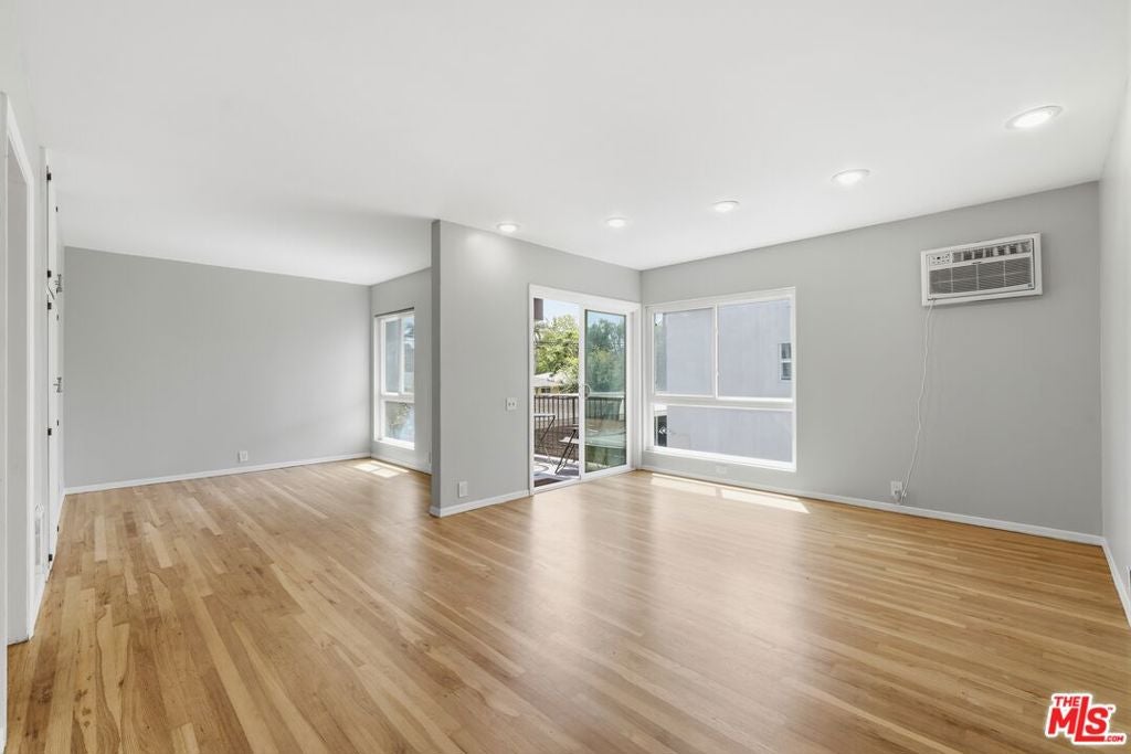 11120 Queensland Street D40, Los Angeles CA 90034