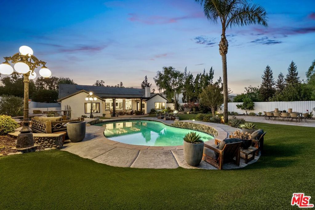 Photo of 6210 Penfield Avenue, Woodland Hills, CA 91367 (MLS # 25601385)