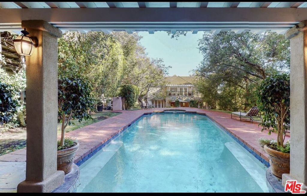 Photo of 898 N Bundy Drive, Los Angeles, CA 90049 (MLS # 25582925)