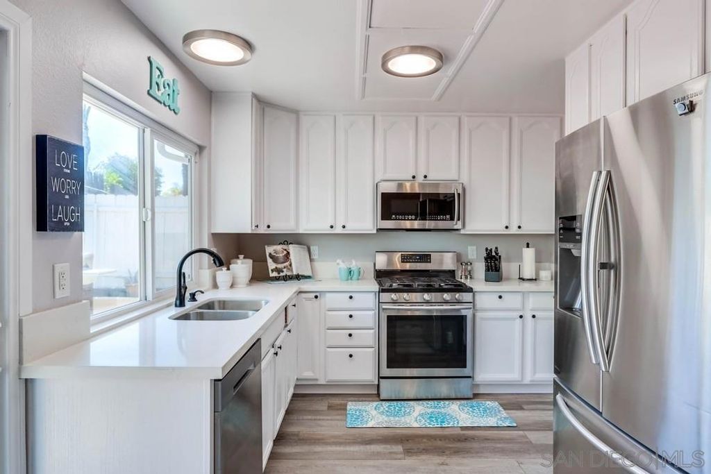 listing image 130724686596938746442
