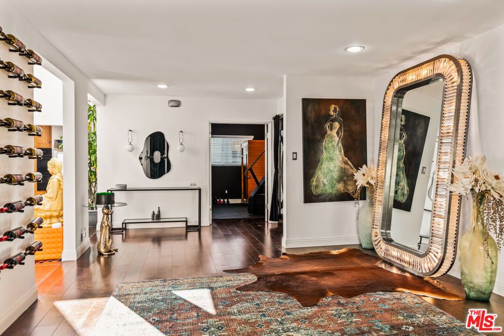 Photo of 5154 Don Pio Drive, Woodland Hills, CA 91364 (MLS # 25615357)