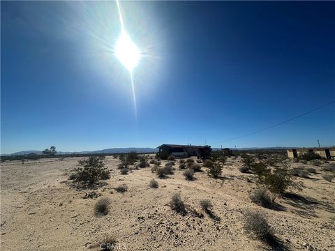 Photo of 167 Bluegrass Avenue, 29 Palms, CA 92277 (MLS # JT26032228)
