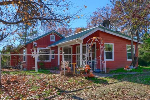 Photo of 5201 Tip Top Rd, Mariposa, CA 95338 (MLS # FR25276247)