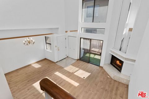 Photo of 6323 Reseda Boulevard #6, Tarzana, CA 91335 (MLS # 26636295)