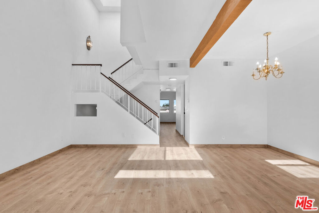 6323 Reseda Boulevard 6